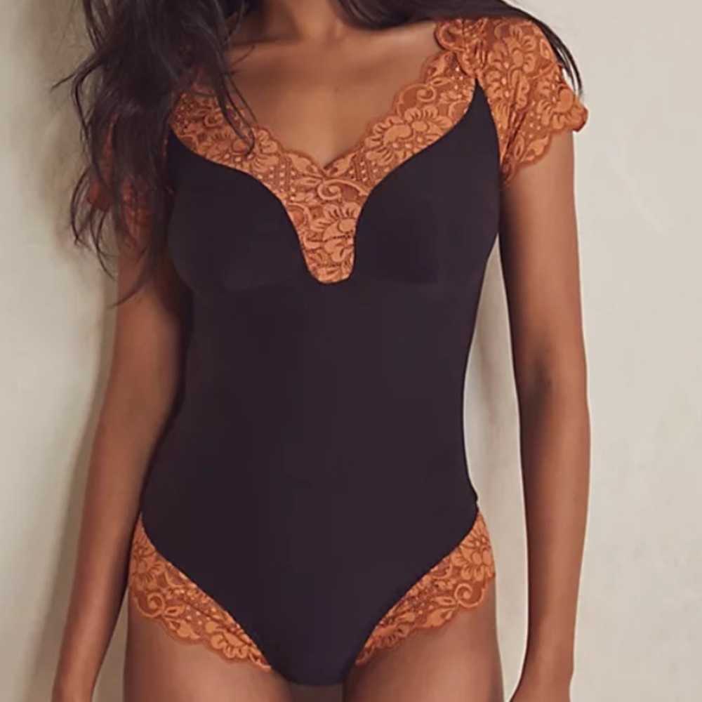 Black & Rust Lace-Trim Bodysuit - Picture 4 of 10